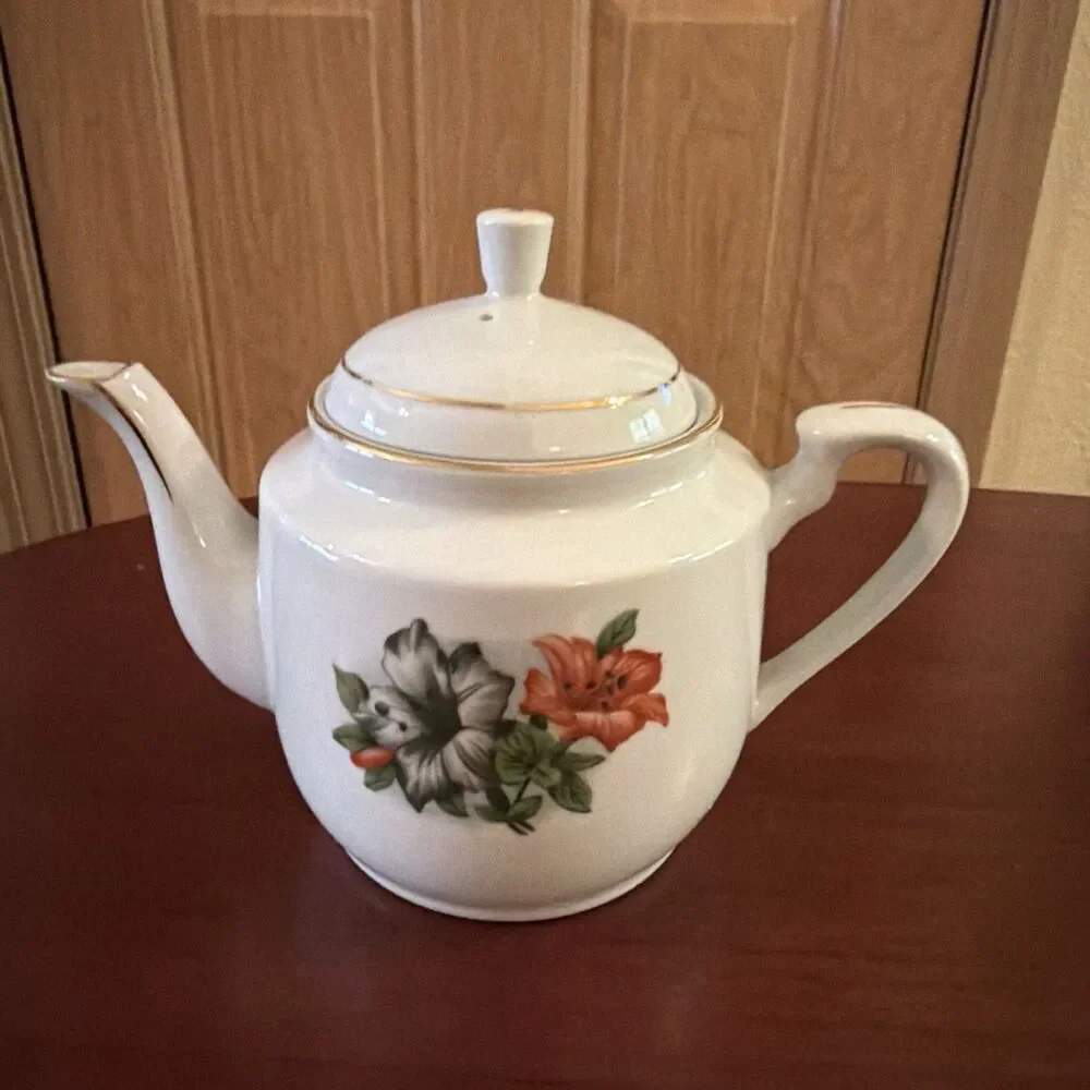 Vintage Hibiscus Teapot w/Gold Trim  Made in Liling, China. Excellent Condition!